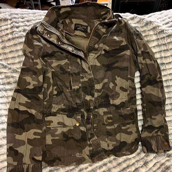 Love tree camo jacket size large - Picture 1 of 5